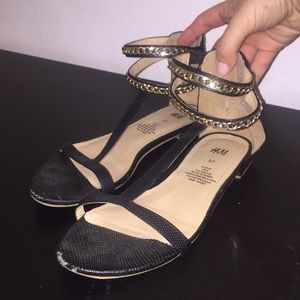 Sandals black with golden chains